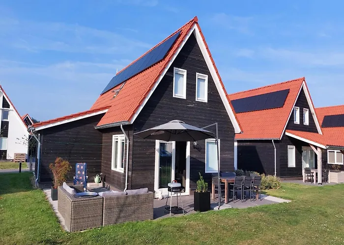 Lovely Holiday Home Near The Beach
